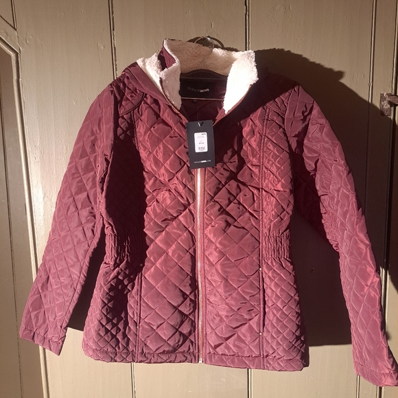 Fashion Nova "Quit Tripping" Quilted Jacket. Size medium. Color Wine red. - Picture 4 of 7